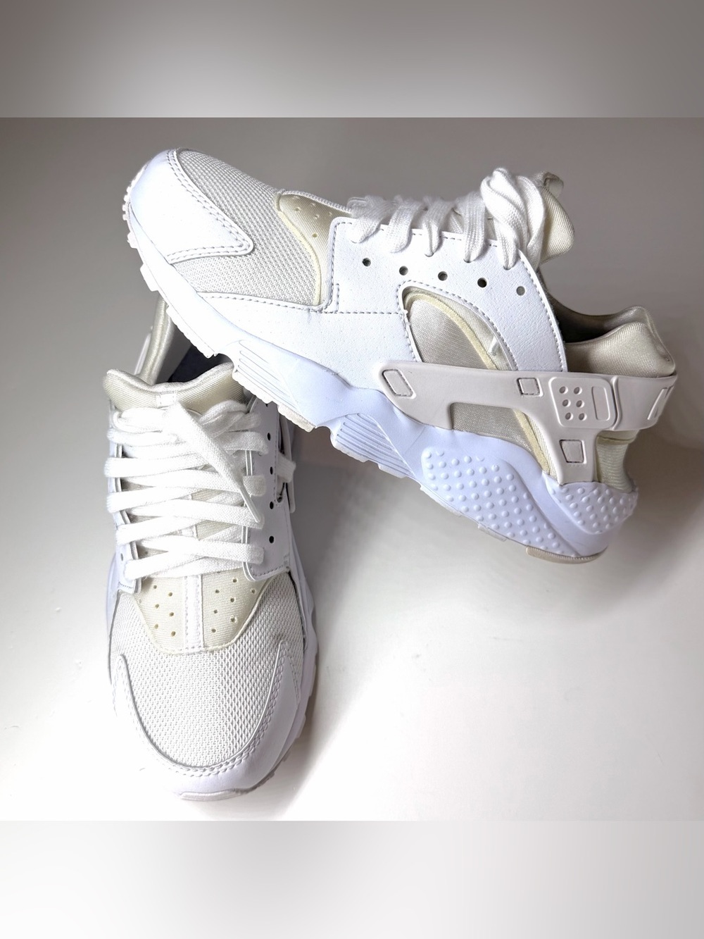 Nike Air Huarache Run (GS) Youth's Size 6.5 Y Sneakers Triple White